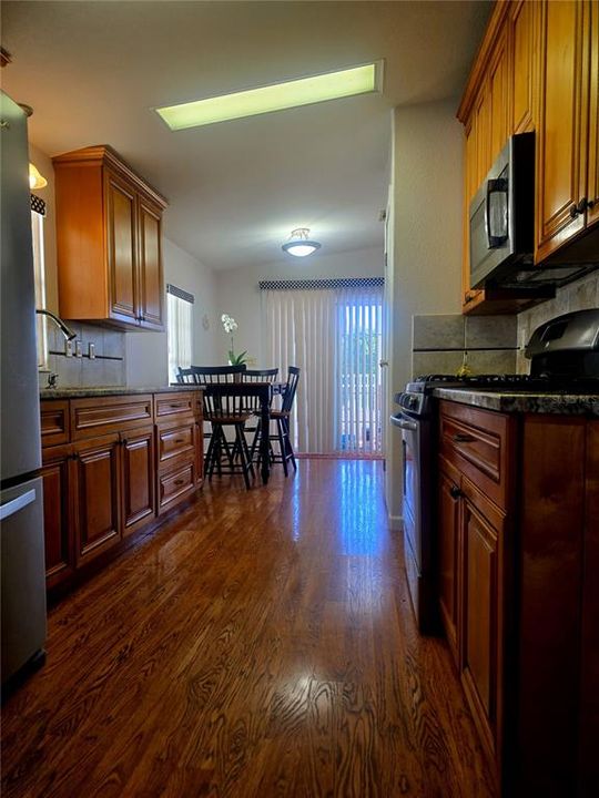 For Sale: $199,900 (2 beds, 2 baths, 1593 Square Feet)