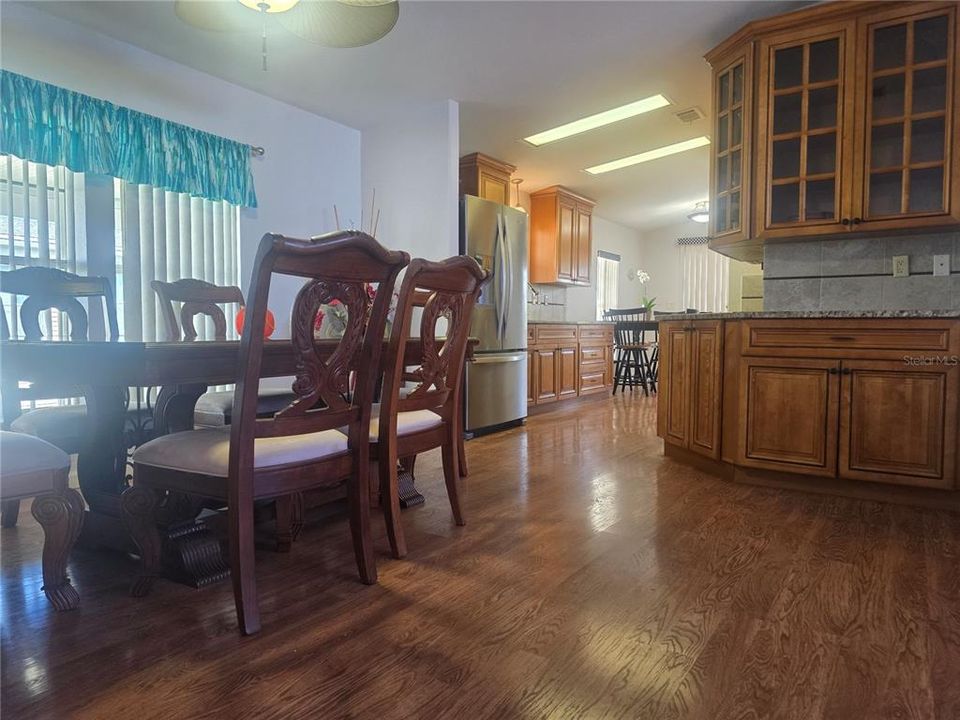 For Sale: $199,900 (2 beds, 2 baths, 1593 Square Feet)