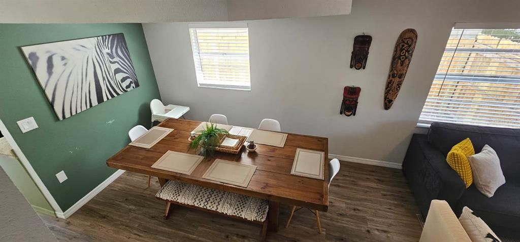 出租: $2,500 (3 贝兹, 1 浴室, 1050 平方英尺)