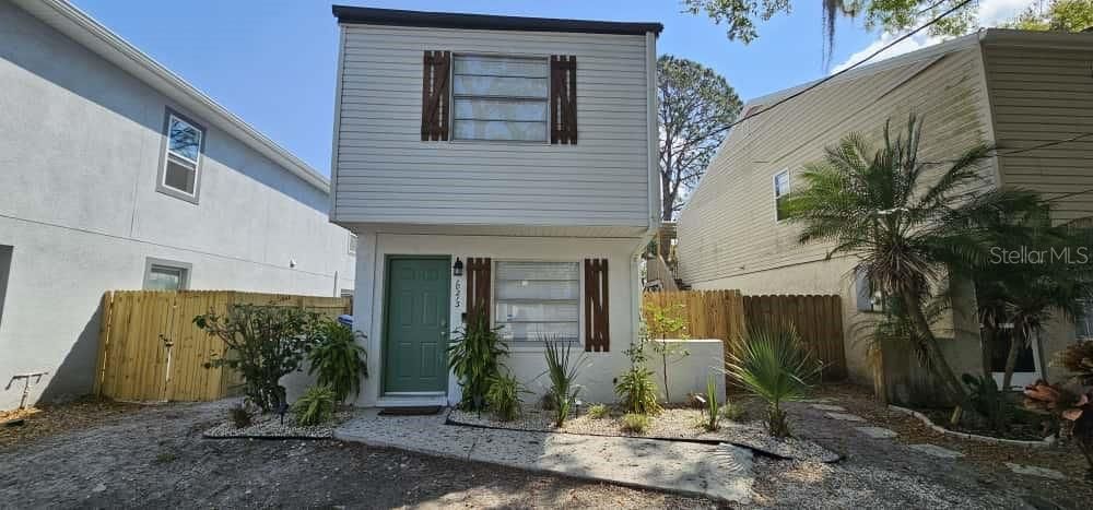 出租: $2,500 (3 贝兹, 1 浴室, 1050 平方英尺)