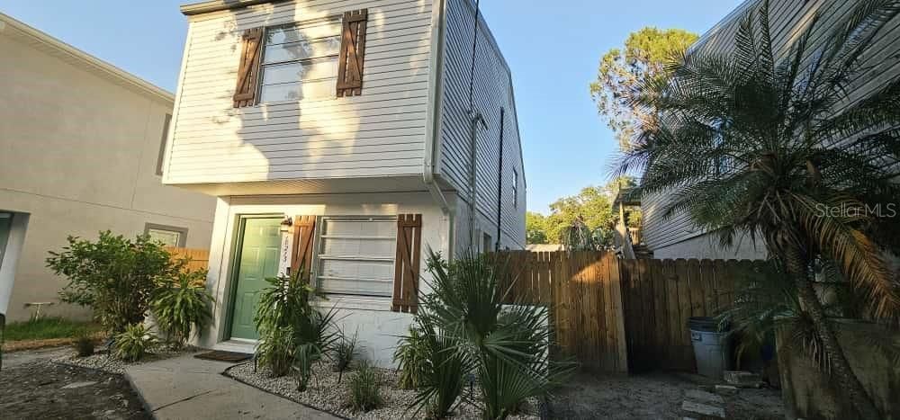 出租: $2,500 (3 贝兹, 1 浴室, 1050 平方英尺)