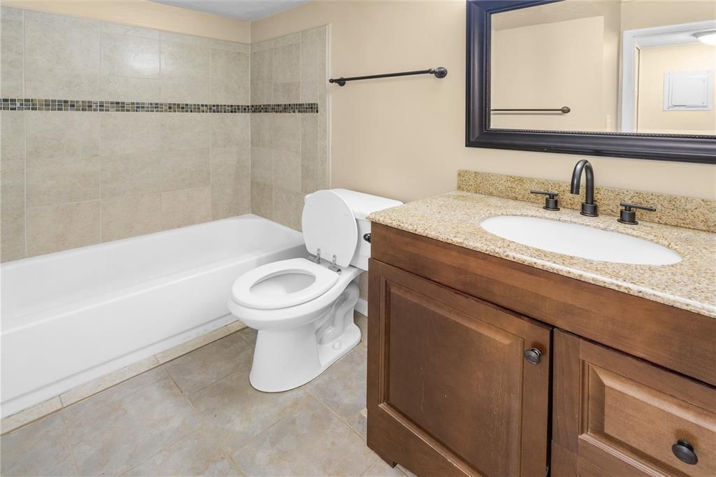 Active With Contract: $115,900 (1 beds, 1 baths, 576 Square Feet)