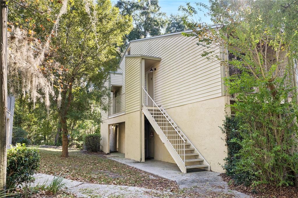 Active With Contract: $115,900 (1 beds, 1 baths, 576 Square Feet)