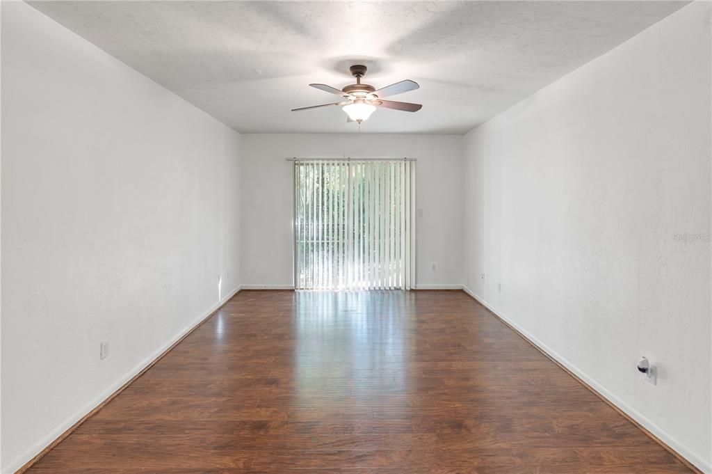 Active With Contract: $115,900 (1 beds, 1 baths, 576 Square Feet)