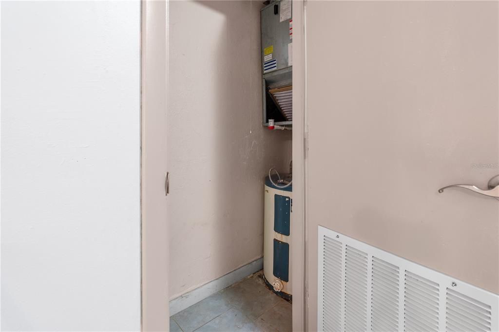 Active With Contract: $115,900 (1 beds, 1 baths, 576 Square Feet)