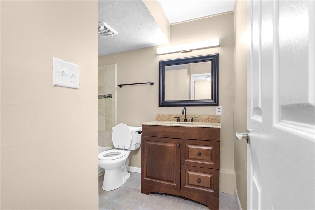 Active With Contract: $115,900 (1 beds, 1 baths, 576 Square Feet)