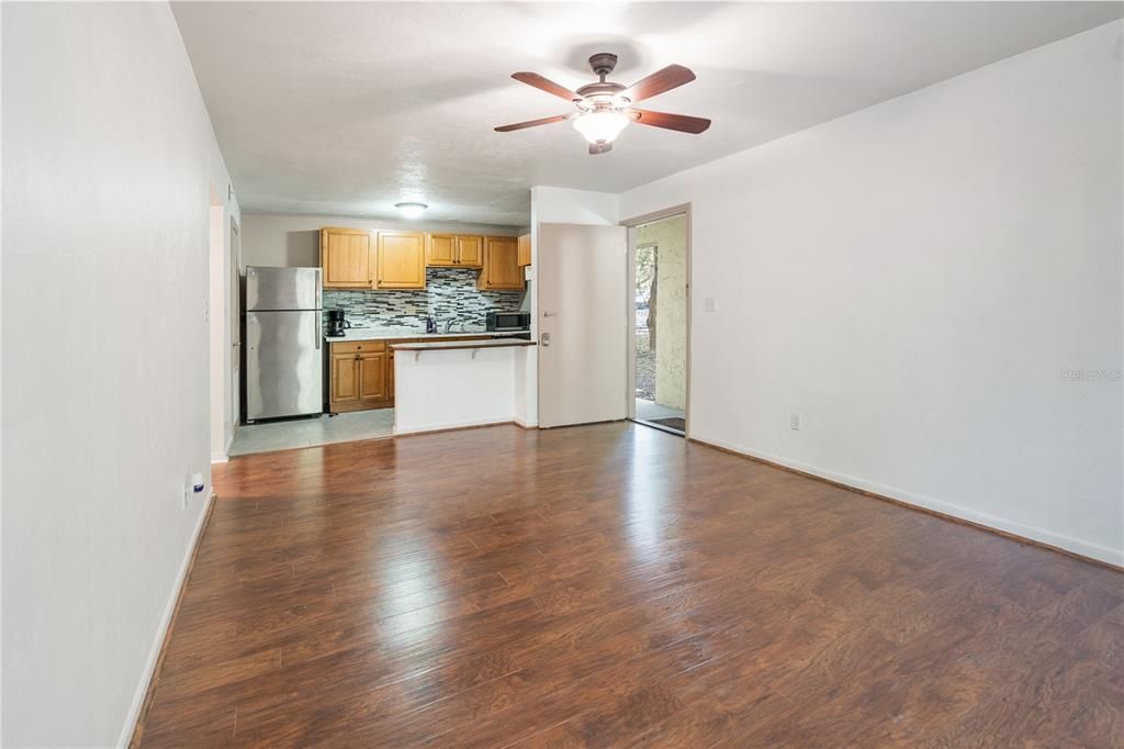 Active With Contract: $115,900 (1 beds, 1 baths, 576 Square Feet)