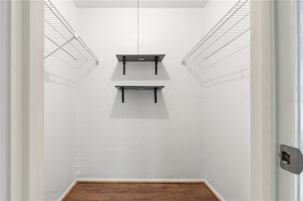 Active With Contract: $115,900 (1 beds, 1 baths, 576 Square Feet)