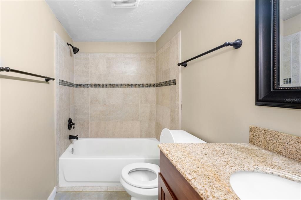 Active With Contract: $115,900 (1 beds, 1 baths, 576 Square Feet)