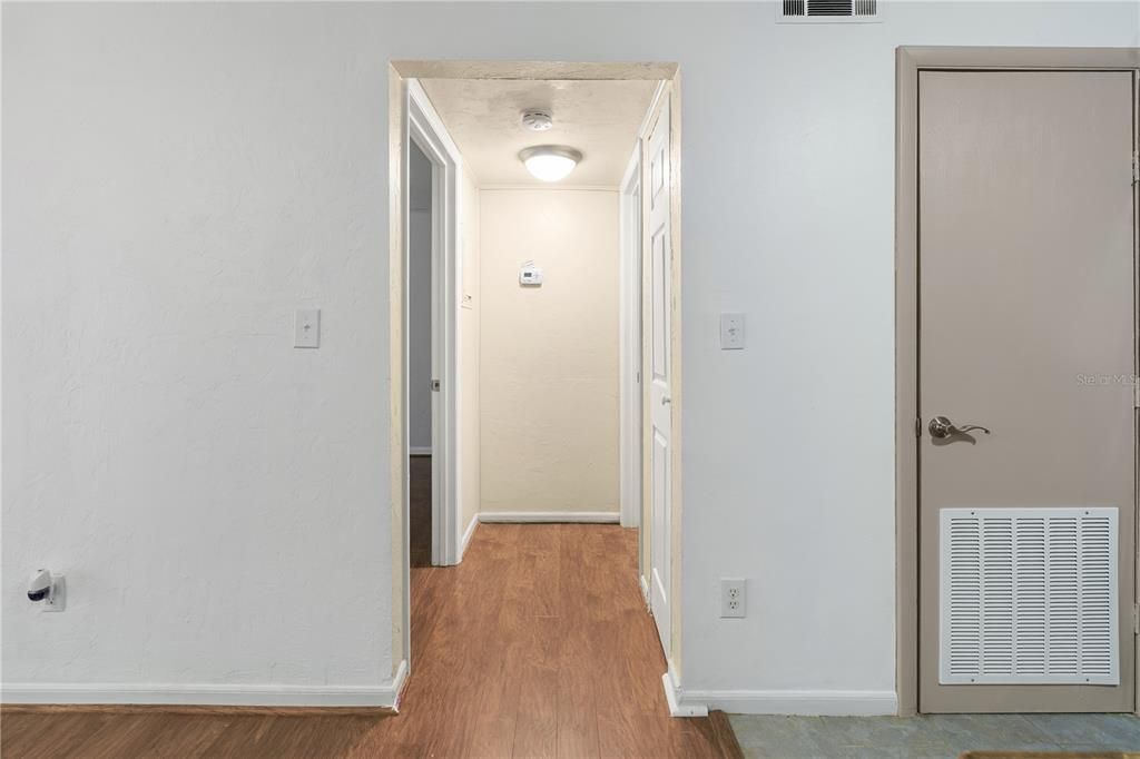 Active With Contract: $115,900 (1 beds, 1 baths, 576 Square Feet)