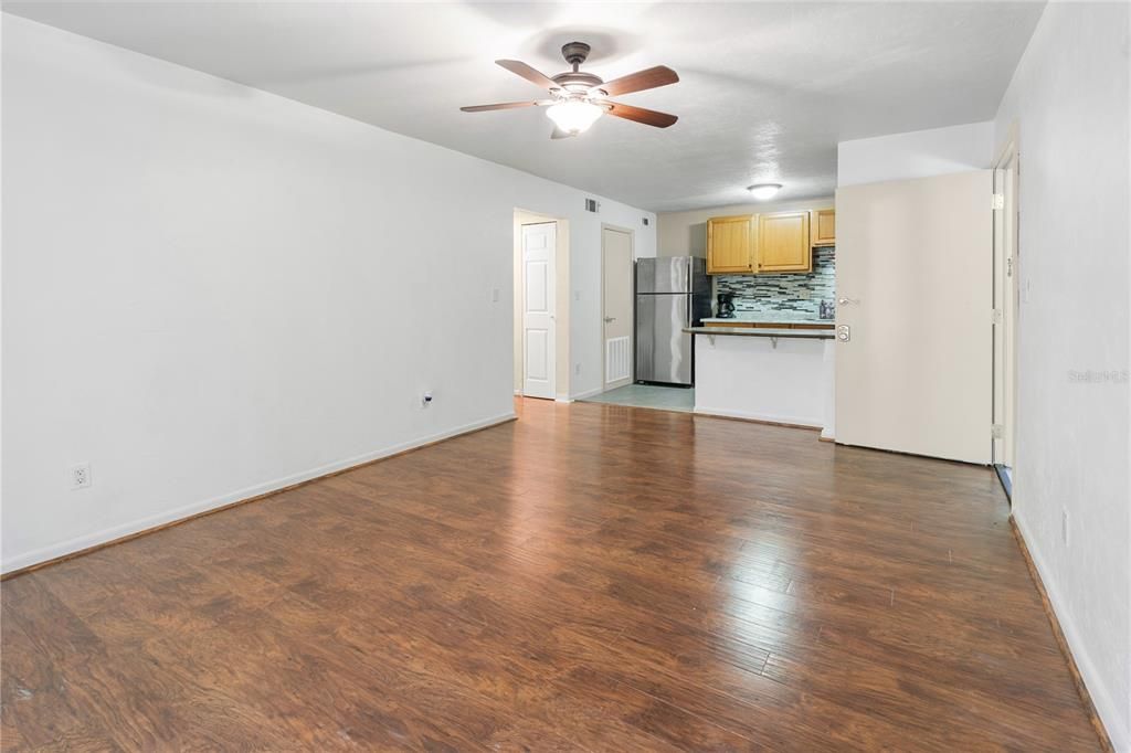 Active With Contract: $115,900 (1 beds, 1 baths, 576 Square Feet)