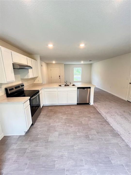 Active With Contract: $268,990 (3 beds, 2 baths, 1243 Square Feet)
