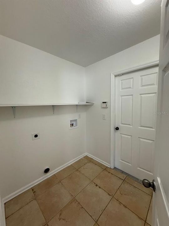 出租: $2,500 (4 贝兹, 2 浴室, 2410 平方英尺)