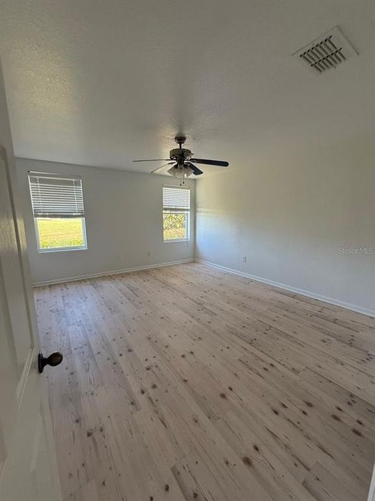 出租: $2,500 (4 贝兹, 2 浴室, 2410 平方英尺)