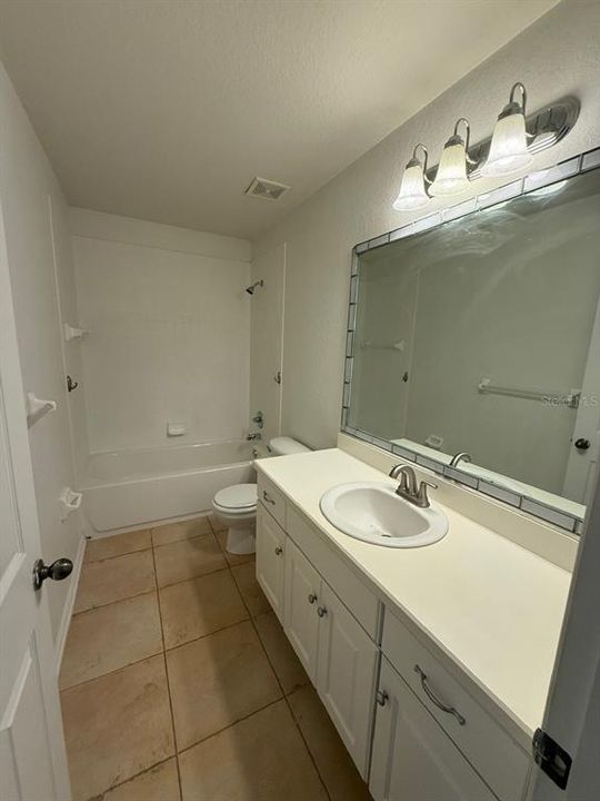 出租: $2,500 (4 贝兹, 2 浴室, 2410 平方英尺)