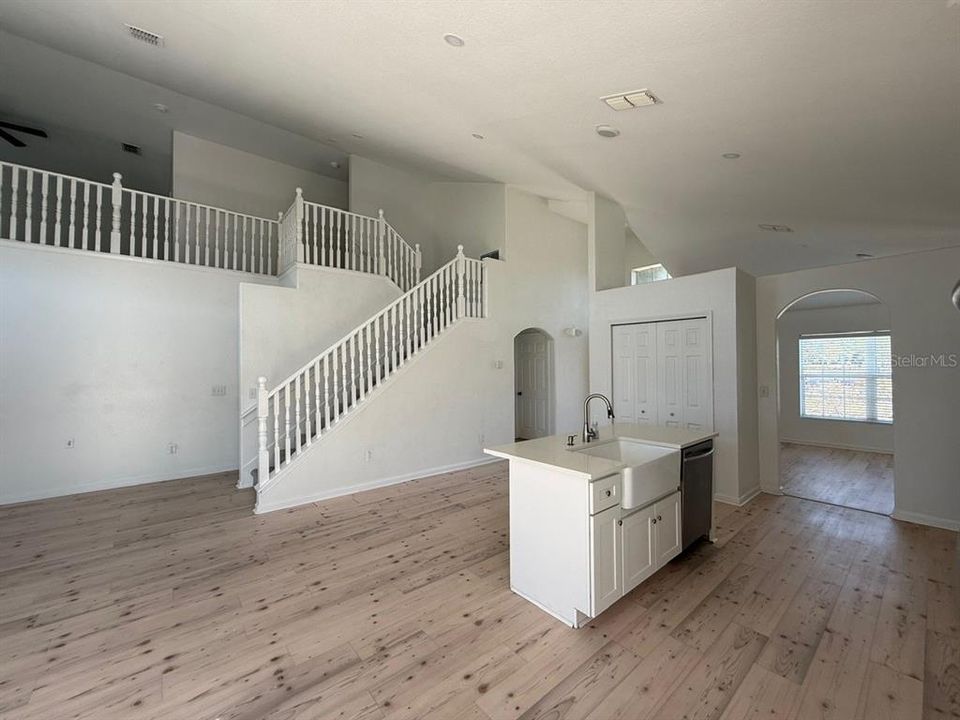 出租: $2,500 (4 贝兹, 2 浴室, 2410 平方英尺)