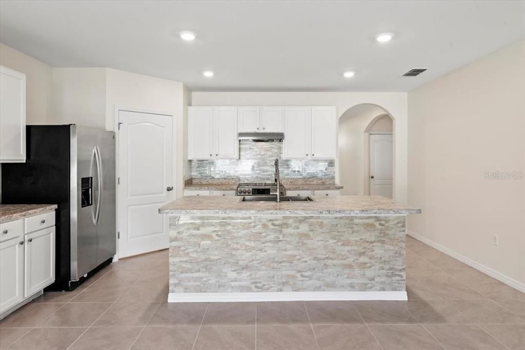 For Sale: $339,900 (4 beds, 2 baths, 1846 Square Feet)