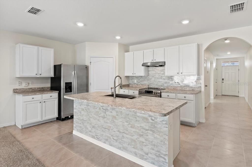 For Sale: $339,900 (4 beds, 2 baths, 1846 Square Feet)