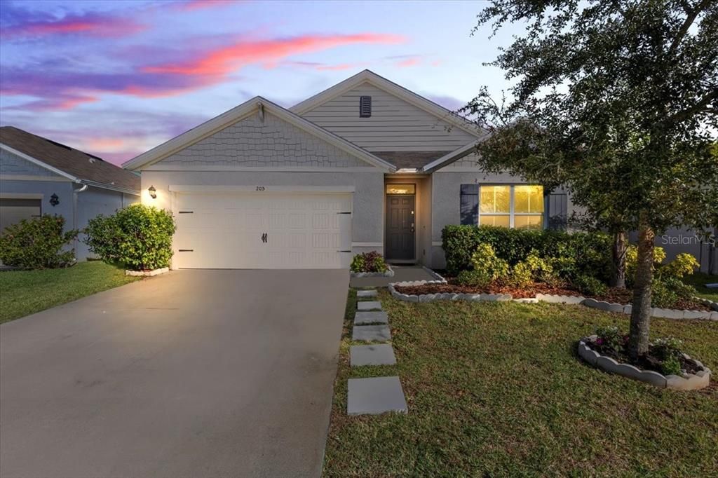 For Sale: $339,900 (4 beds, 2 baths, 1846 Square Feet)