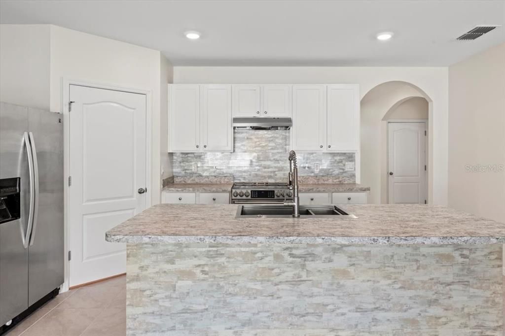 For Sale: $339,900 (4 beds, 2 baths, 1846 Square Feet)