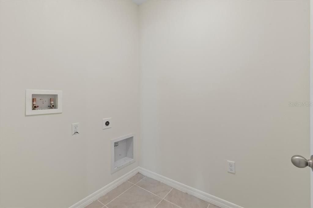 For Sale: $339,900 (4 beds, 2 baths, 1846 Square Feet)