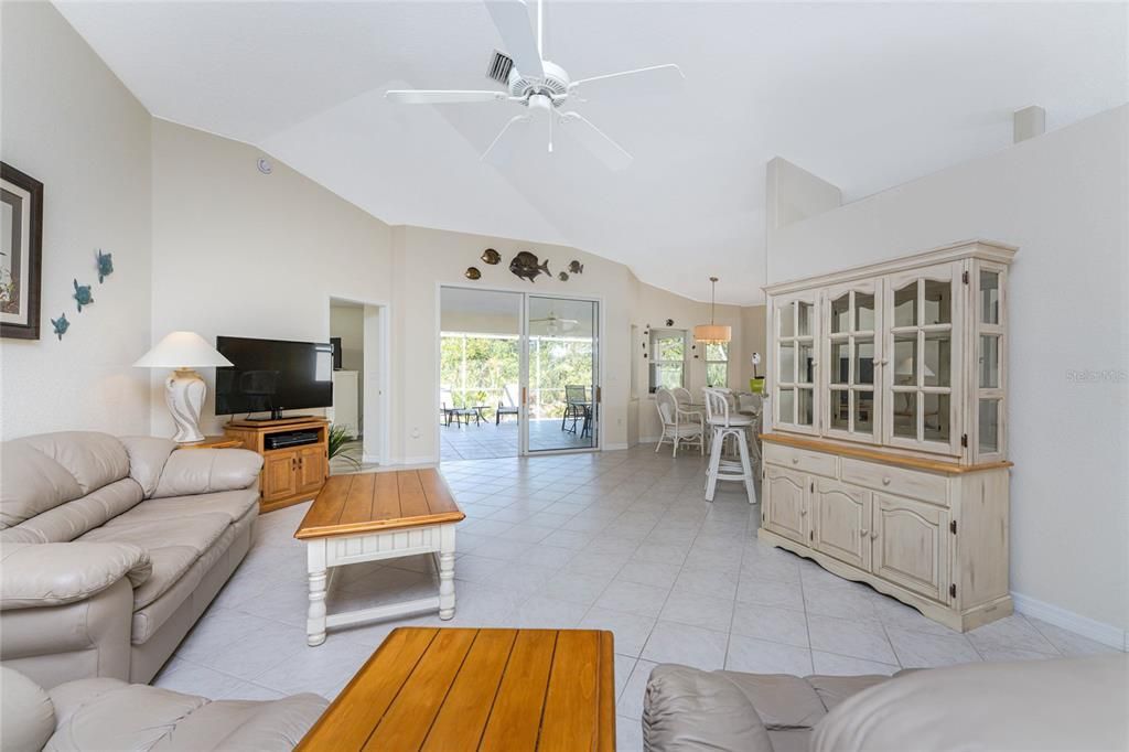 For Sale: $349,500 (3 beds, 2 baths, 1852 Square Feet)