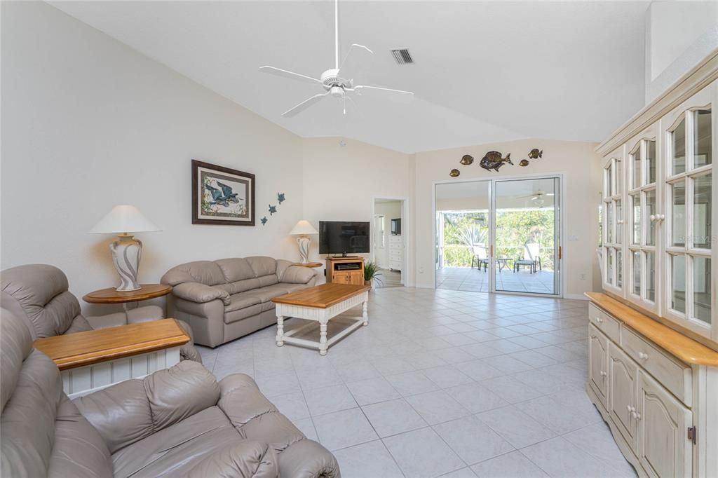 For Sale: $349,500 (3 beds, 2 baths, 1852 Square Feet)