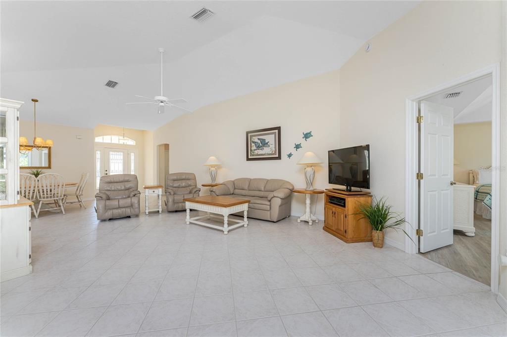 For Sale: $349,500 (3 beds, 2 baths, 1852 Square Feet)