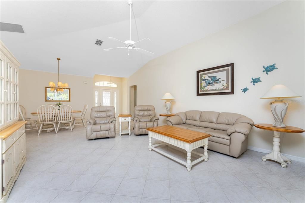 For Sale: $349,500 (3 beds, 2 baths, 1852 Square Feet)