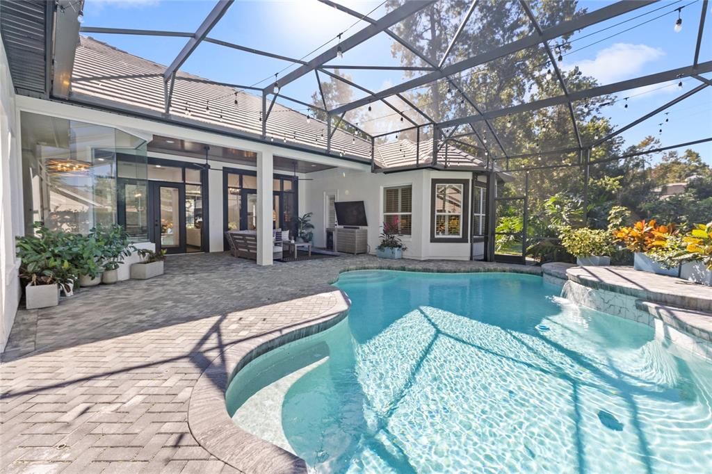 合同活跃: $829,000 (3 贝兹, 3 浴室, 2866 平方英尺)