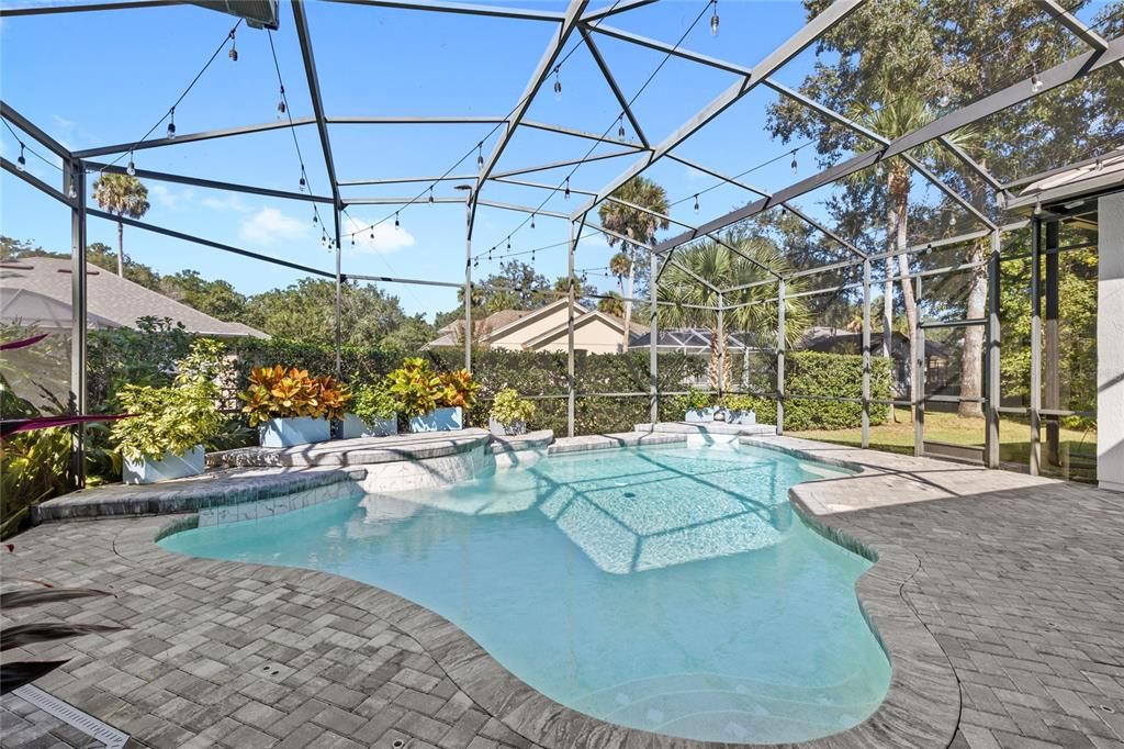 合同活跃: $829,000 (3 贝兹, 3 浴室, 2866 平方英尺)