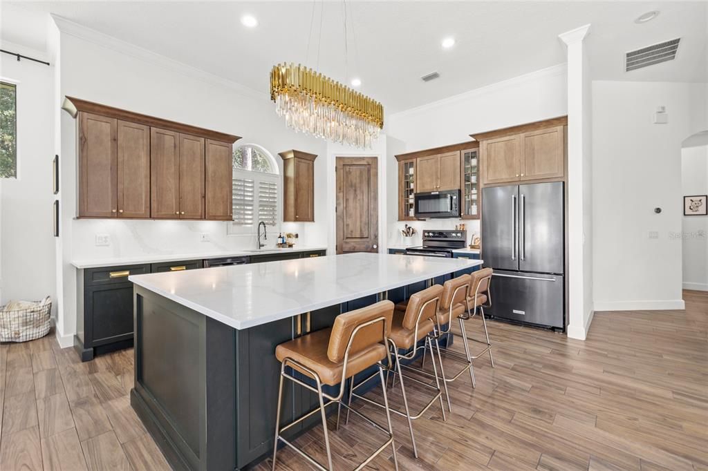 合同活跃: $829,000 (3 贝兹, 3 浴室, 2866 平方英尺)