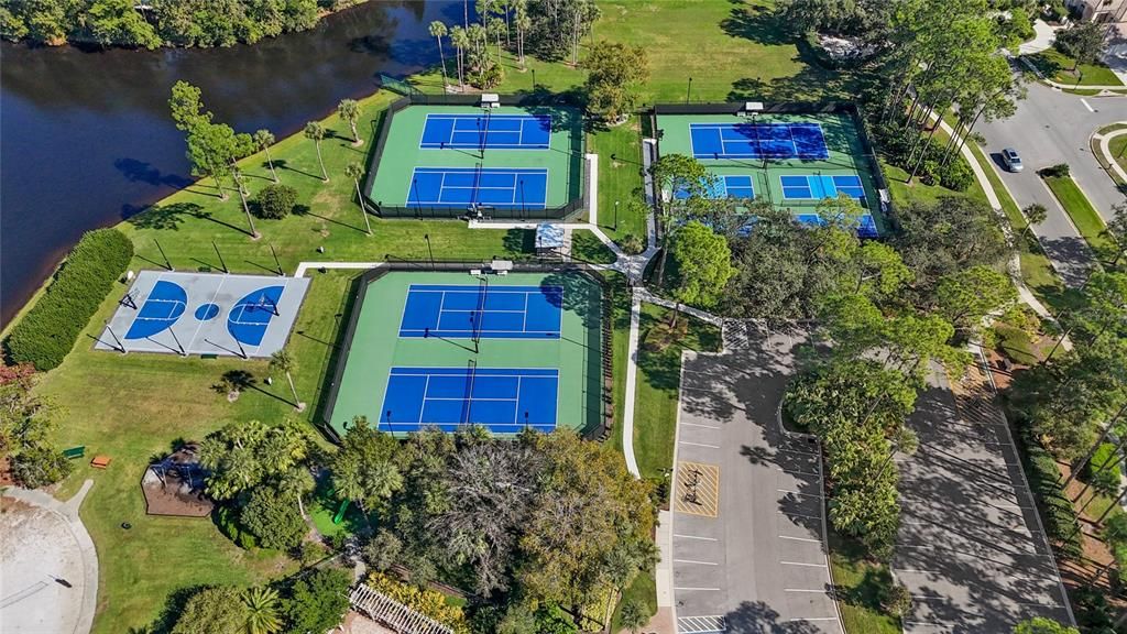 合同活跃: $829,000 (3 贝兹, 3 浴室, 2866 平方英尺)