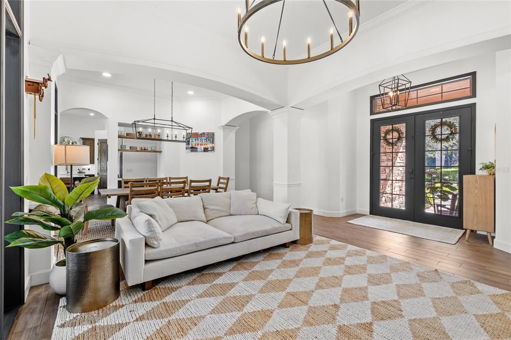 合同活跃: $829,000 (3 贝兹, 3 浴室, 2866 平方英尺)