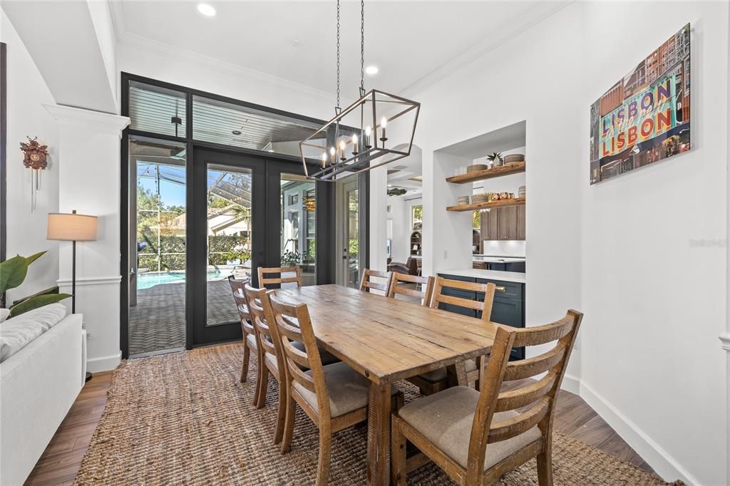 合同活跃: $829,000 (3 贝兹, 3 浴室, 2866 平方英尺)