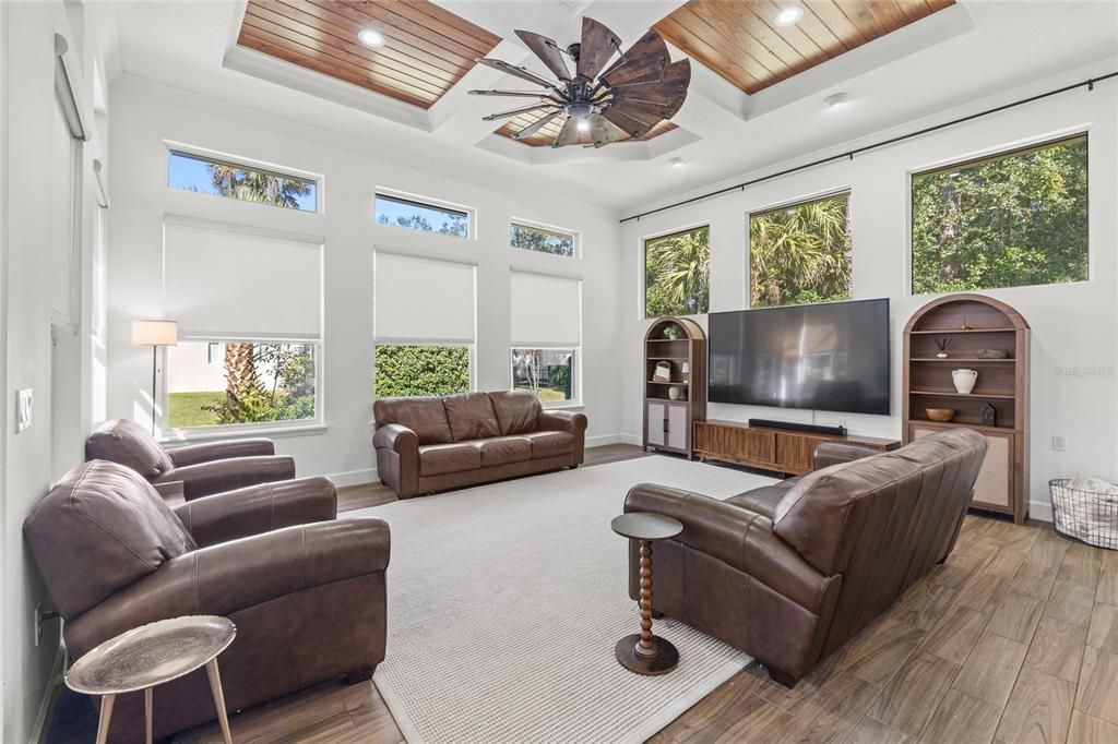 合同活跃: $829,000 (3 贝兹, 3 浴室, 2866 平方英尺)