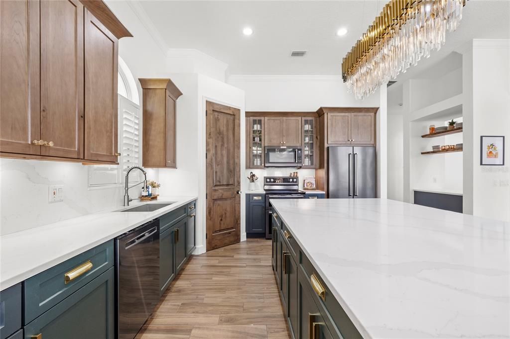 合同活跃: $829,000 (3 贝兹, 3 浴室, 2866 平方英尺)