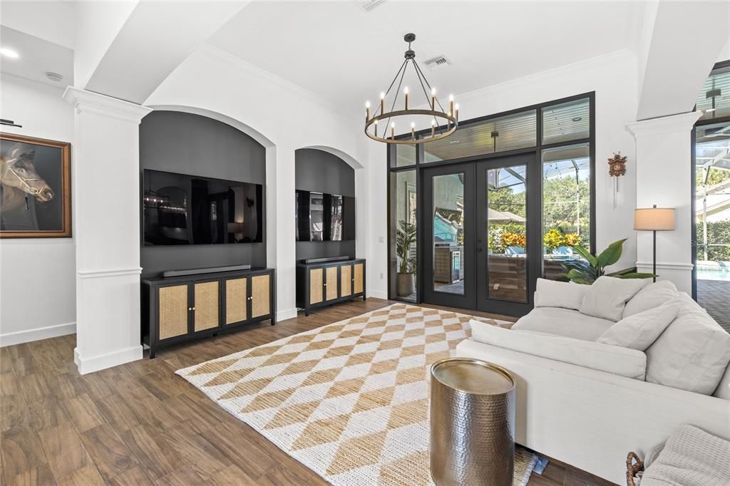 合同活跃: $829,000 (3 贝兹, 3 浴室, 2866 平方英尺)