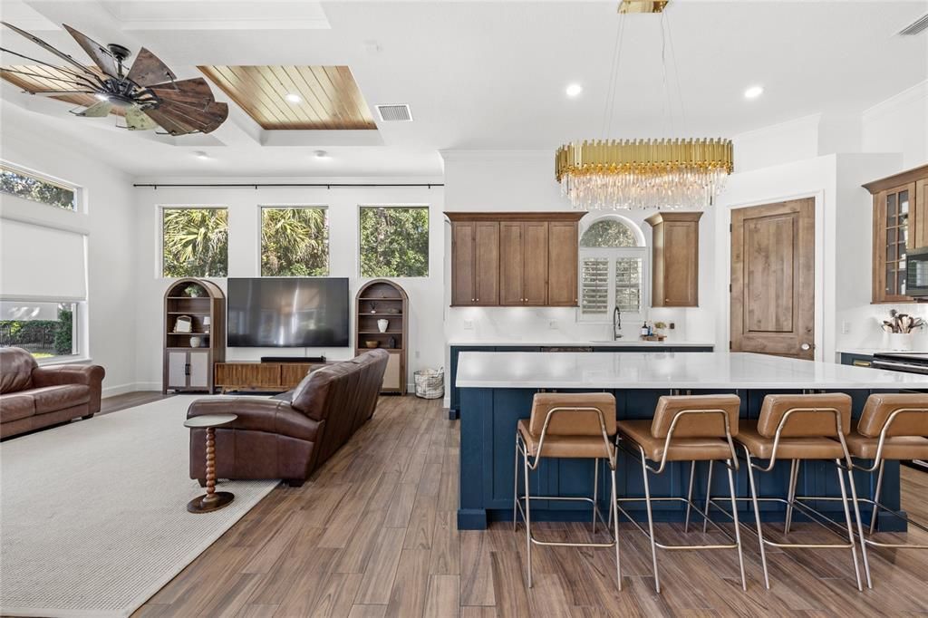 合同活跃: $829,000 (3 贝兹, 3 浴室, 2866 平方英尺)