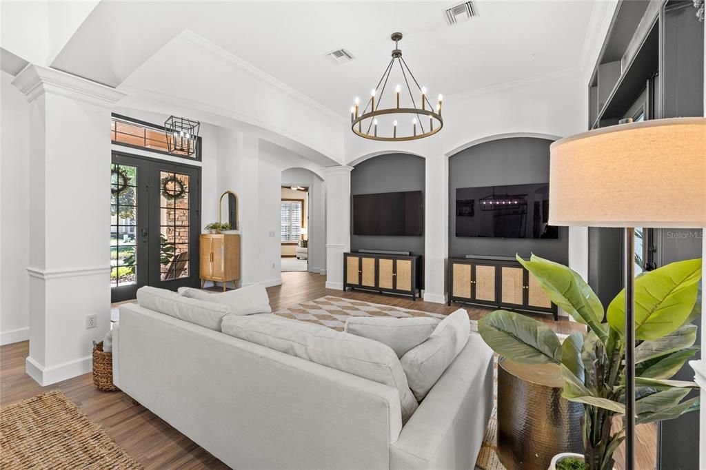 合同活跃: $829,000 (3 贝兹, 3 浴室, 2866 平方英尺)