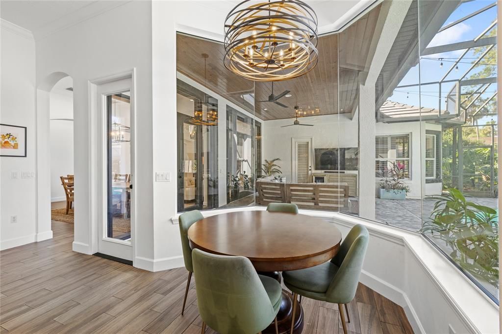 合同活跃: $829,000 (3 贝兹, 3 浴室, 2866 平方英尺)