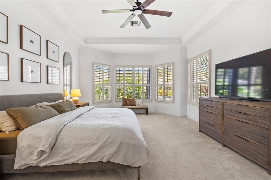 合同活跃: $829,000 (3 贝兹, 3 浴室, 2866 平方英尺)