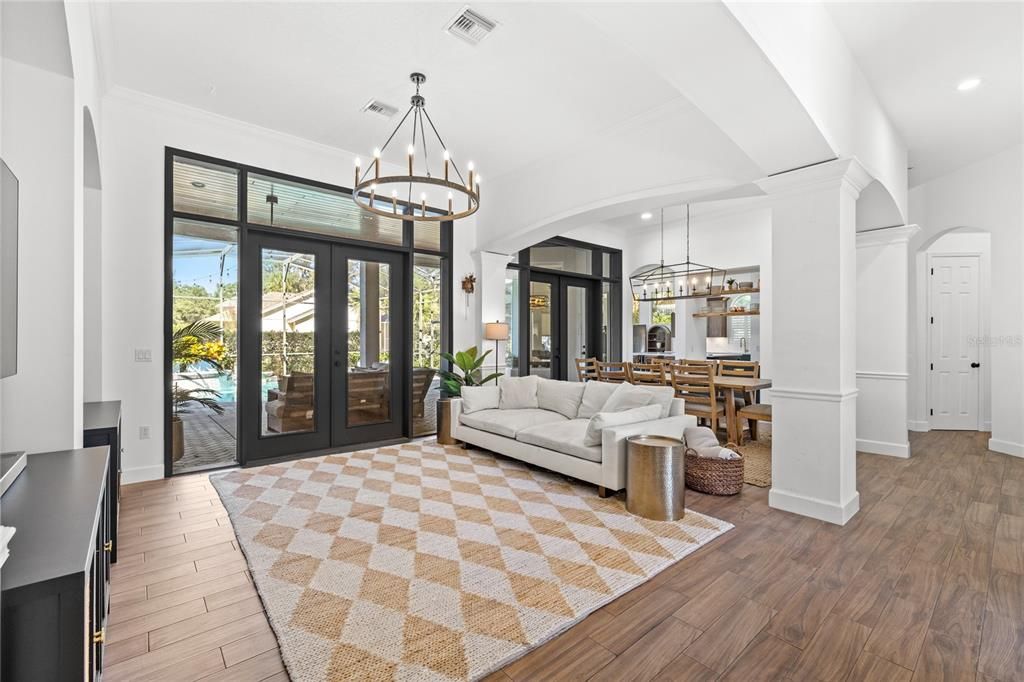 合同活跃: $829,000 (3 贝兹, 3 浴室, 2866 平方英尺)