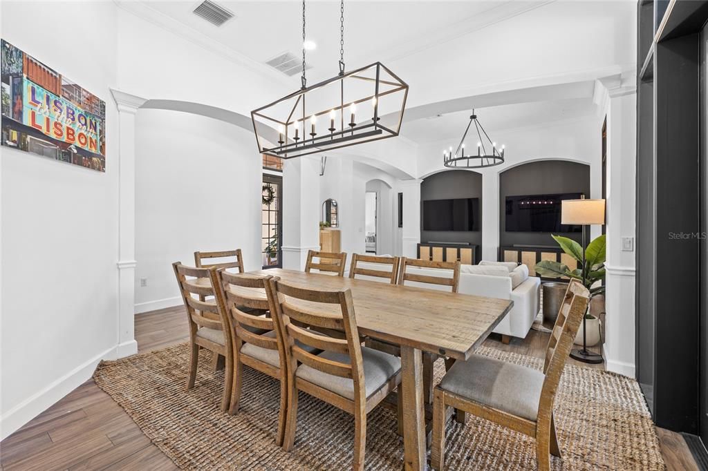 合同活跃: $829,000 (3 贝兹, 3 浴室, 2866 平方英尺)