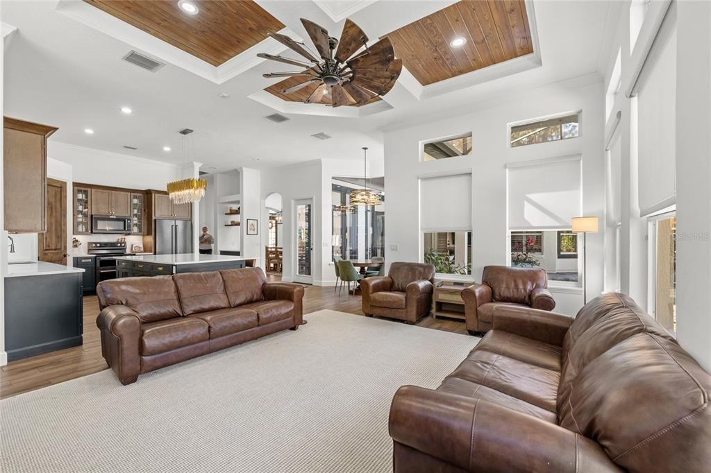 合同活跃: $829,000 (3 贝兹, 3 浴室, 2866 平方英尺)