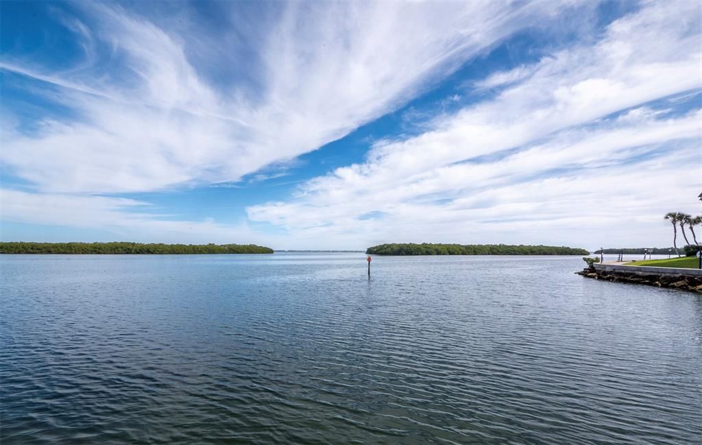 For Sale: $710,000 (2 beds, 2 baths, 1152 Square Feet)