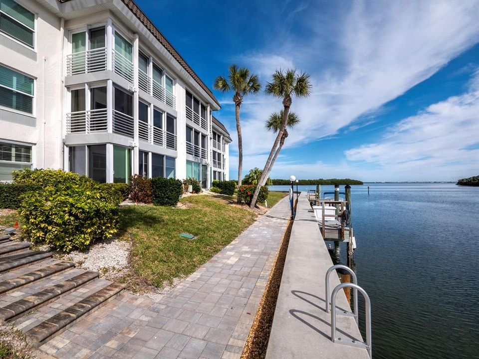 For Sale: $710,000 (2 beds, 2 baths, 1152 Square Feet)