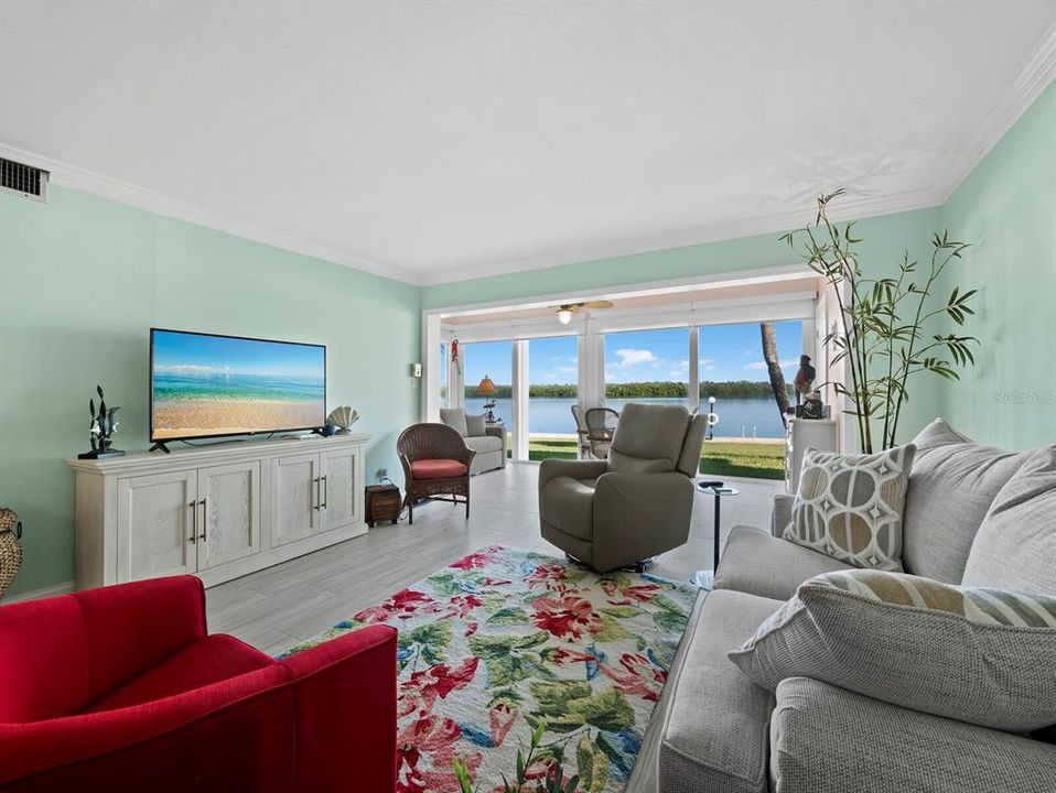 For Sale: $710,000 (2 beds, 2 baths, 1152 Square Feet)