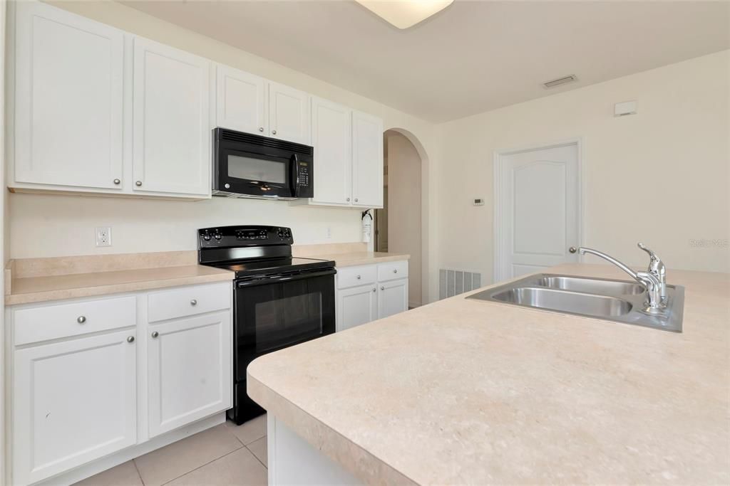 For Rent: $2,695 (3 beds, 2 baths, 1672 Square Feet)