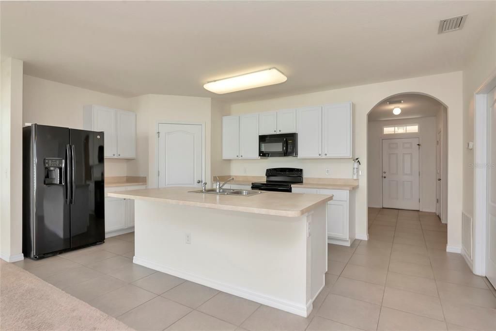 For Rent: $2,695 (3 beds, 2 baths, 1672 Square Feet)